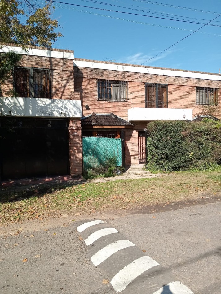 CASA EN BELLA VISTA DE 4 AMBIENTES CON PILETA