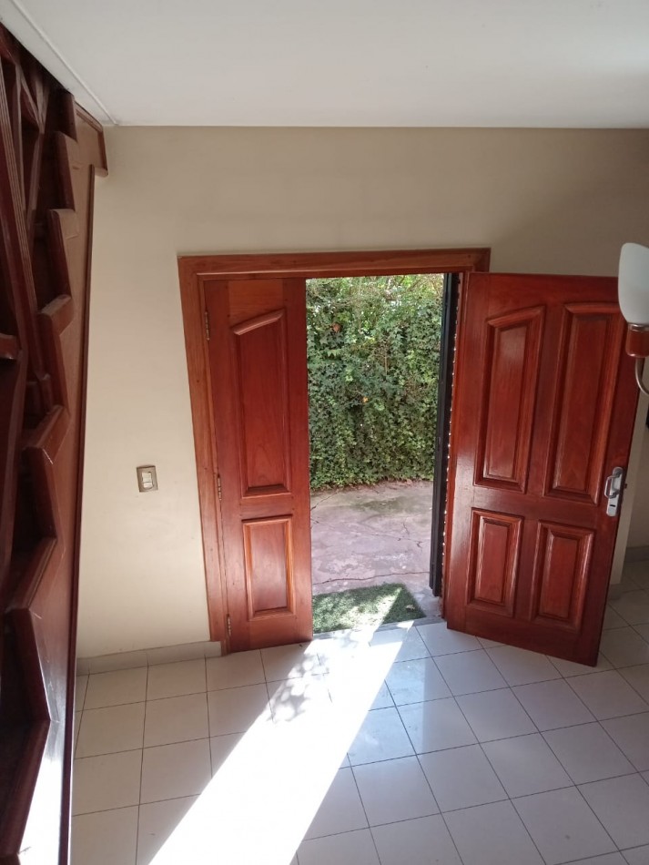CASA EN BELLA VISTA DE 4 AMBIENTES CON PILETA