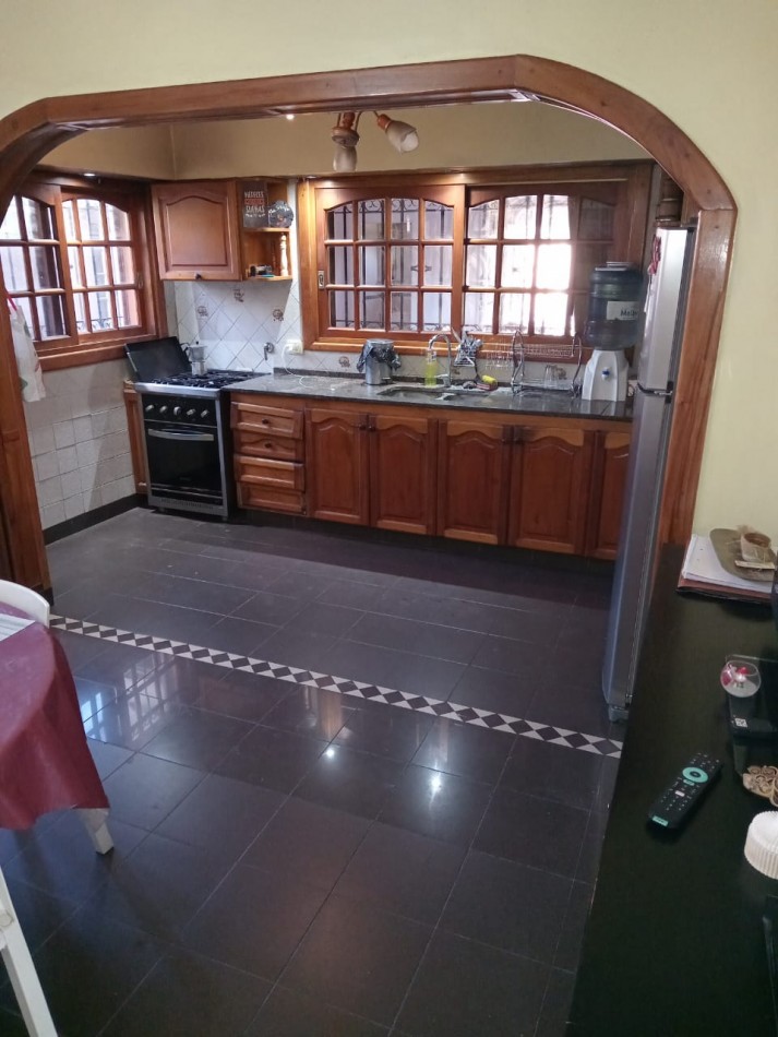 CASA EN BELLA VISTA DE 4 AMBIENTES CON PILETA