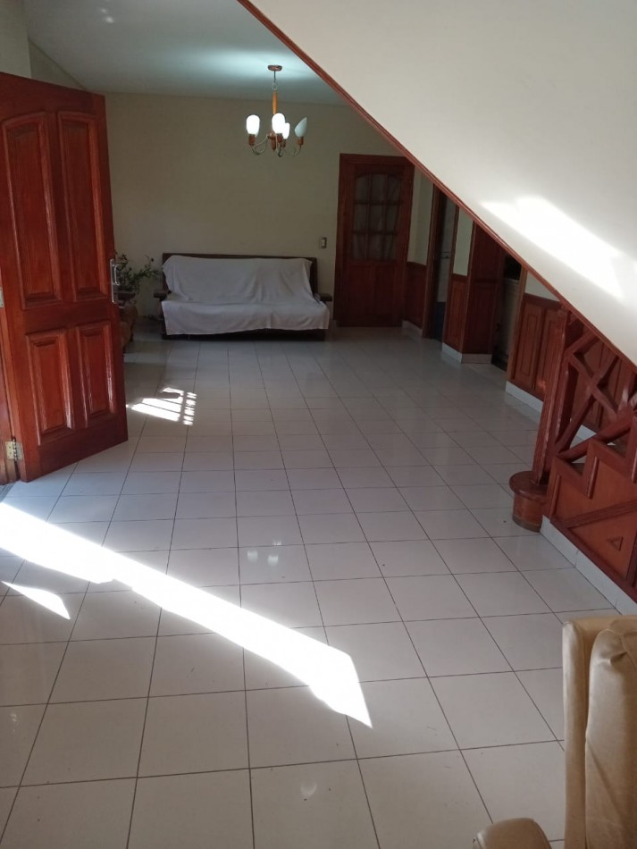 CASA EN BELLA VISTA DE 4 AMBIENTES CON PILETA