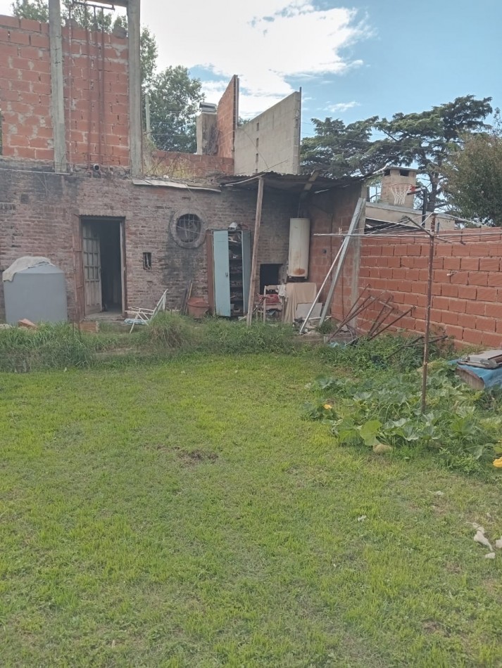CASA A TERMINAR EN SAN  MIGUEL EN AMPLIO LOTE