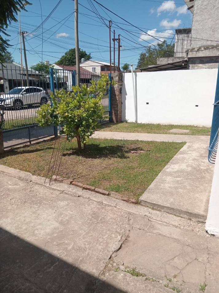 CASA EN VENTA EN VILLA DE MAYO. APTA CREDITO