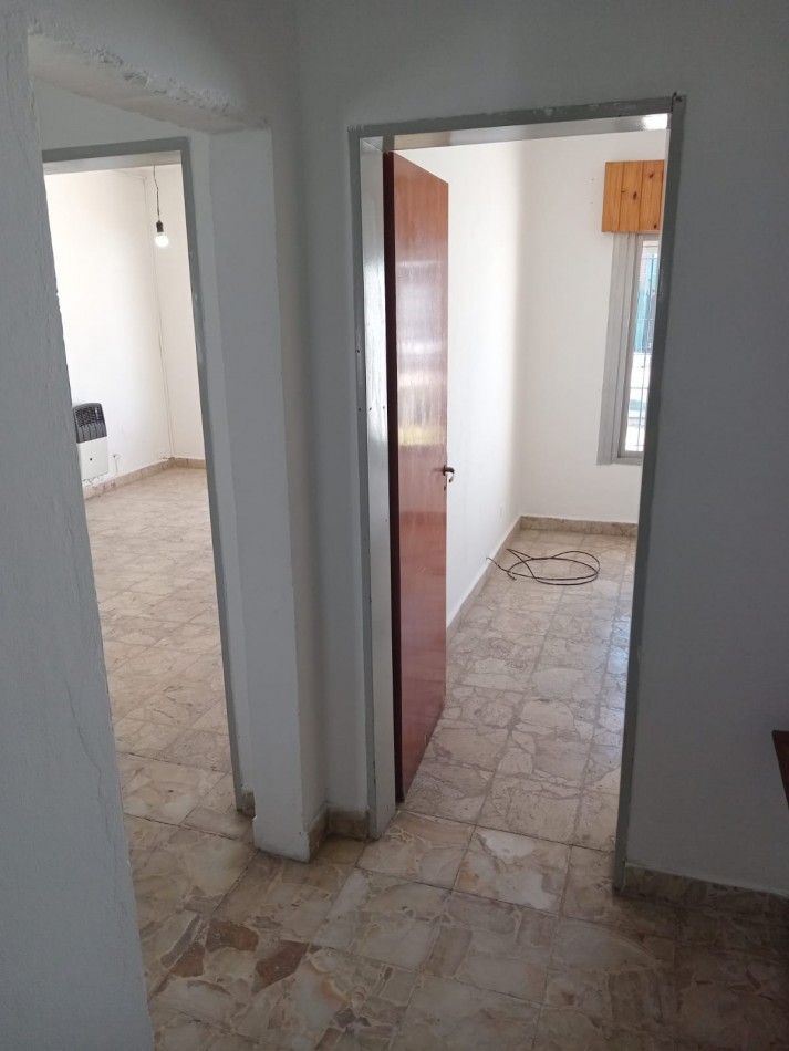 CASA EN VENTA EN VILLA DE MAYO. APTA CREDITO