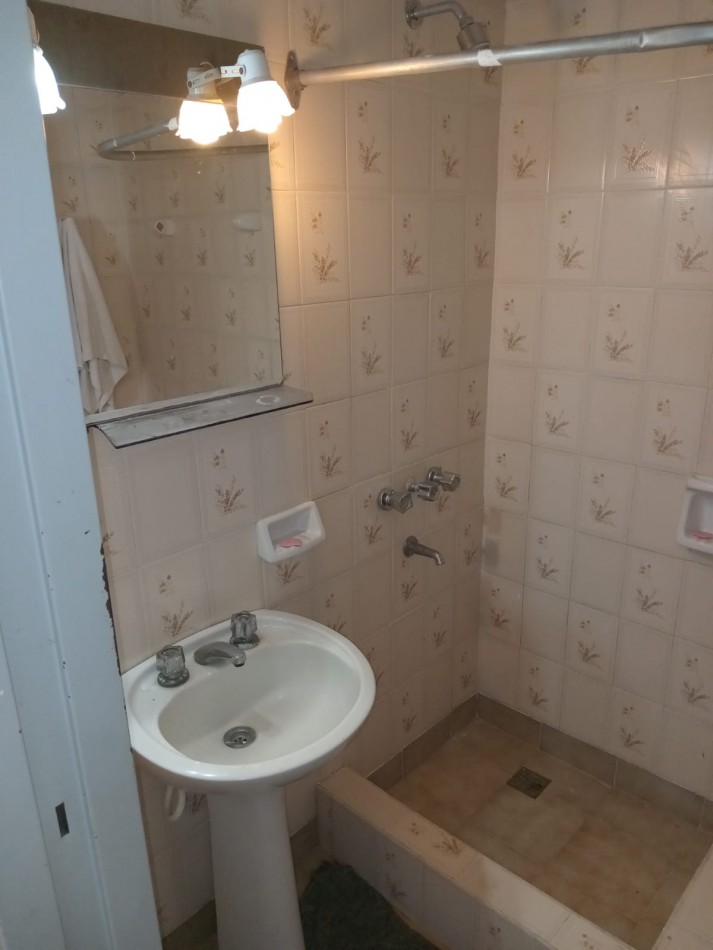 CASA EN VENTA EN VILLA DE MAYO. APTA CREDITO