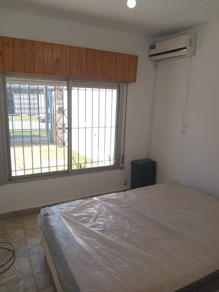 CASA EN VENTA EN VILLA DE MAYO. APTA CREDITO