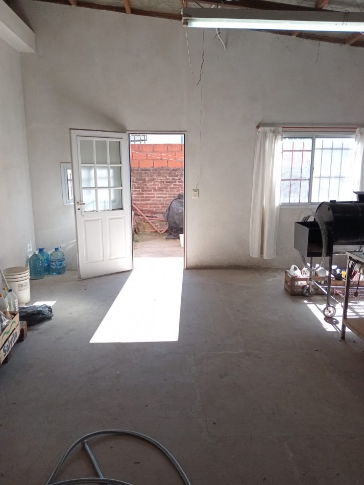 CASA EN VENTA EN VILLA DE MAYO. APTA CREDITO