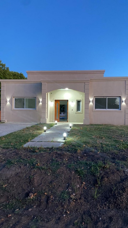CASA EN VENTA EN BARRIO CERRADO EN SAN MIGUEL